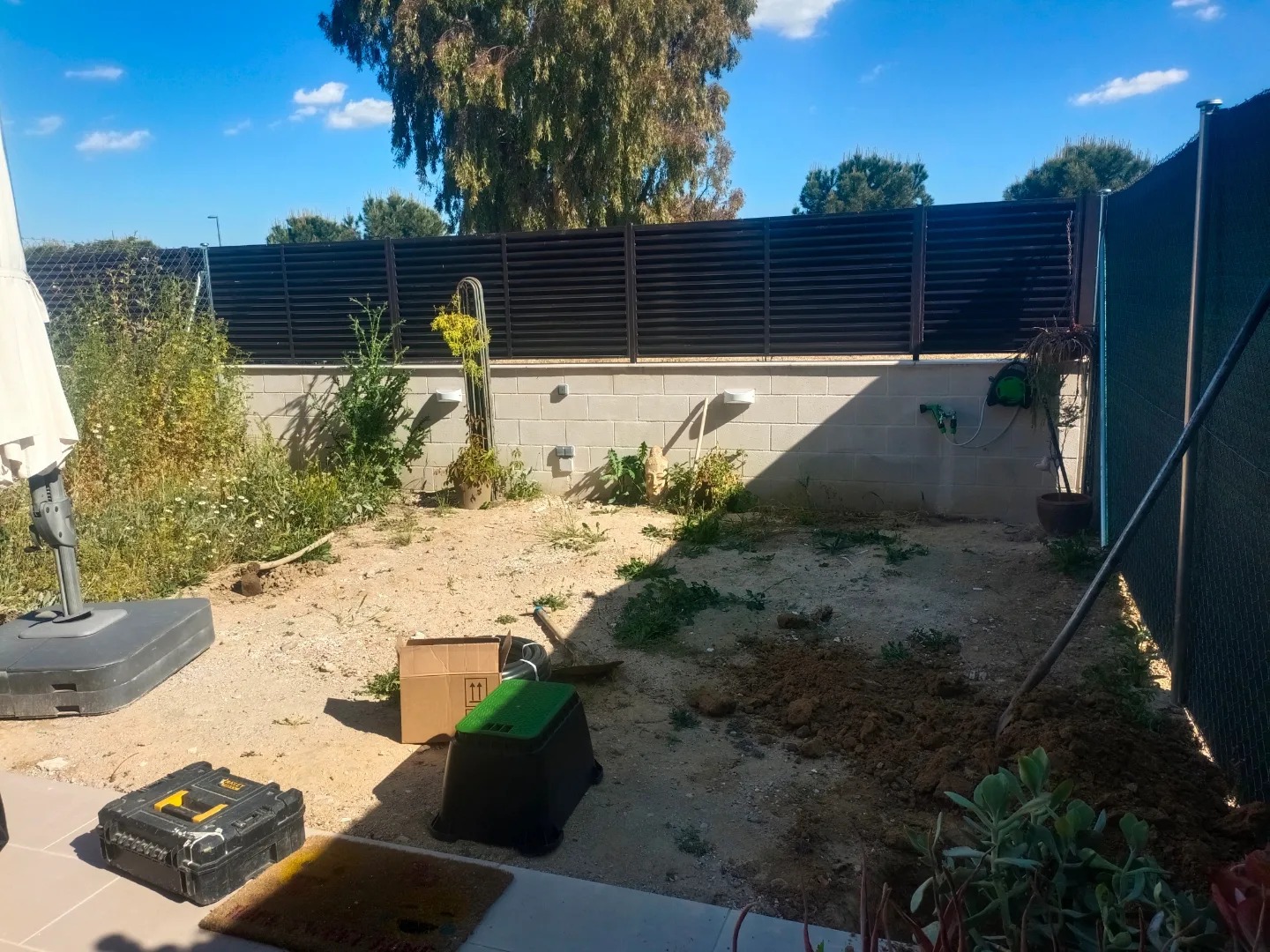 preparar tierra para césped 